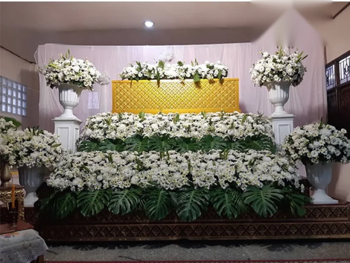 ผลงานจัดดอกไม้งานศพครบชุดจริง