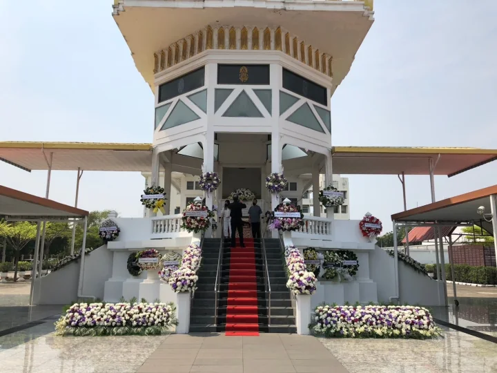 ผลงานจัดดอกไม้หน้าเมรุ จริง Funeral Decor