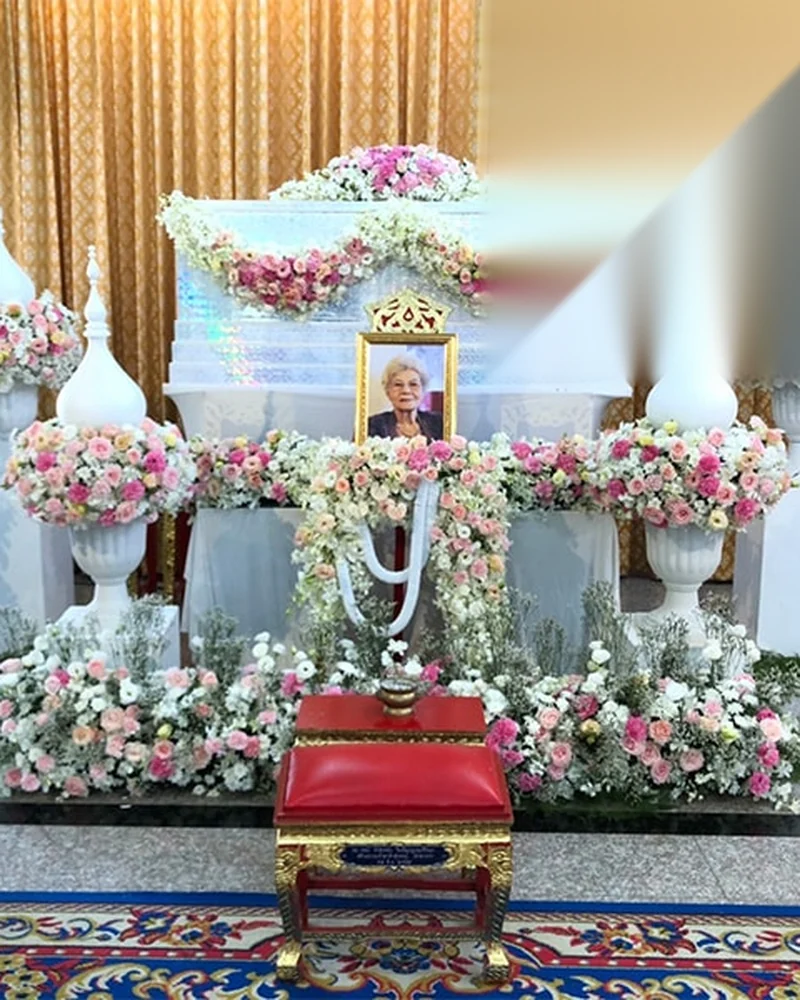 ดอกไม้หน้าศพ ชุดมาลัยแก้ว สักการะ จัดดอกไม้งานศพ กรุงเทพ