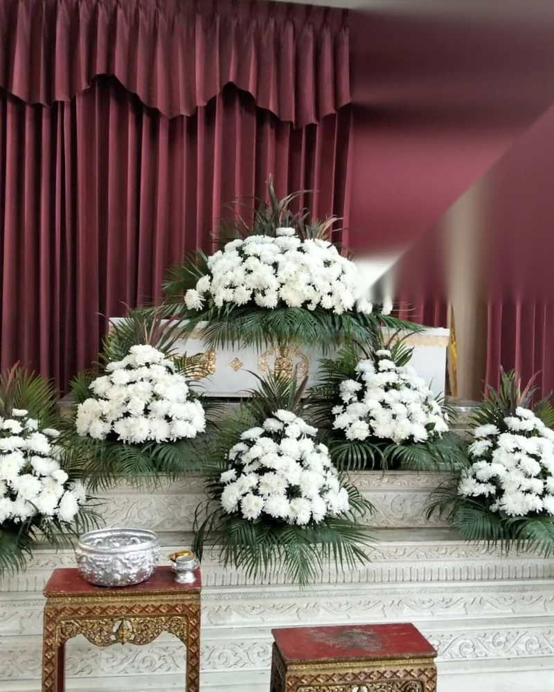 ดอกไม้หน้าศพ ชุดฉัตรบุษบา สักการะ จัดดอกไม้งานศพ กรุงเทพ